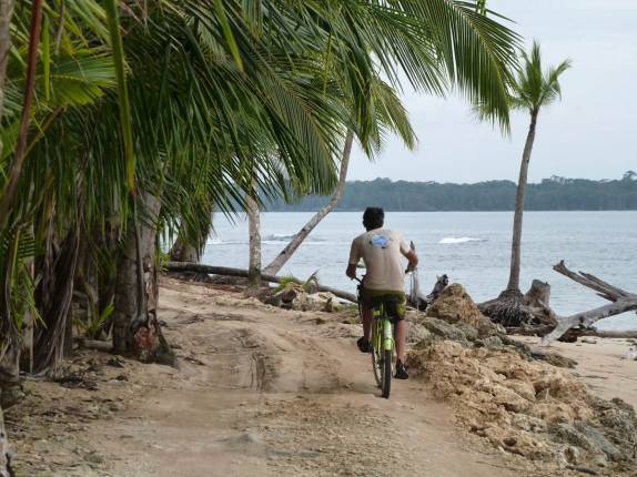 Chegando à Boca del Drago, praia de Bocas del Toro, no litoral norte do Panamá, lado do Atlântico